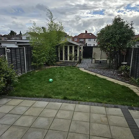 Large Bungalow To Sleep Up To 8 Slough Exterior photo